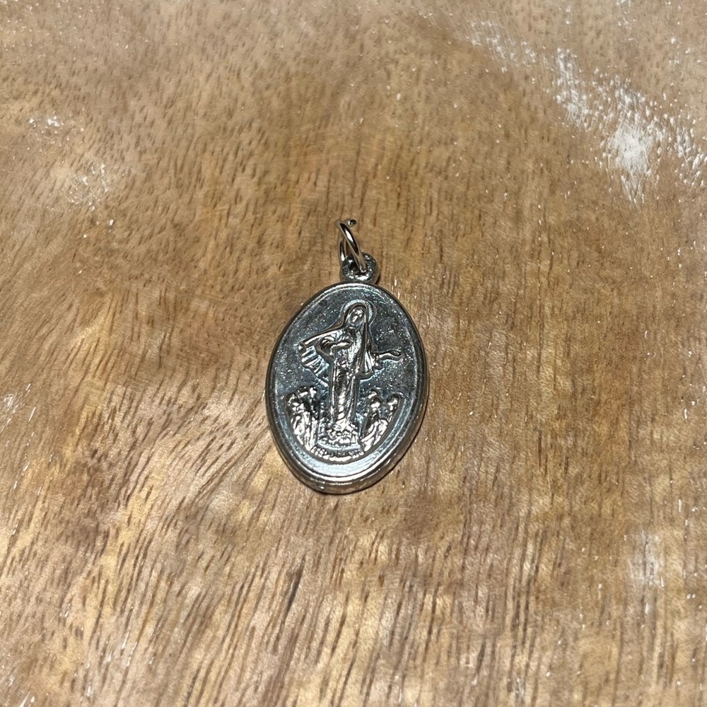 Vintage Catholic Mary Our Lady of Medugorje Silver Tone Medal Pendant - Picture 2 of 13